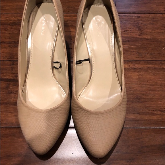 Express Shoes - VGUC Women’s Wedges Size 8